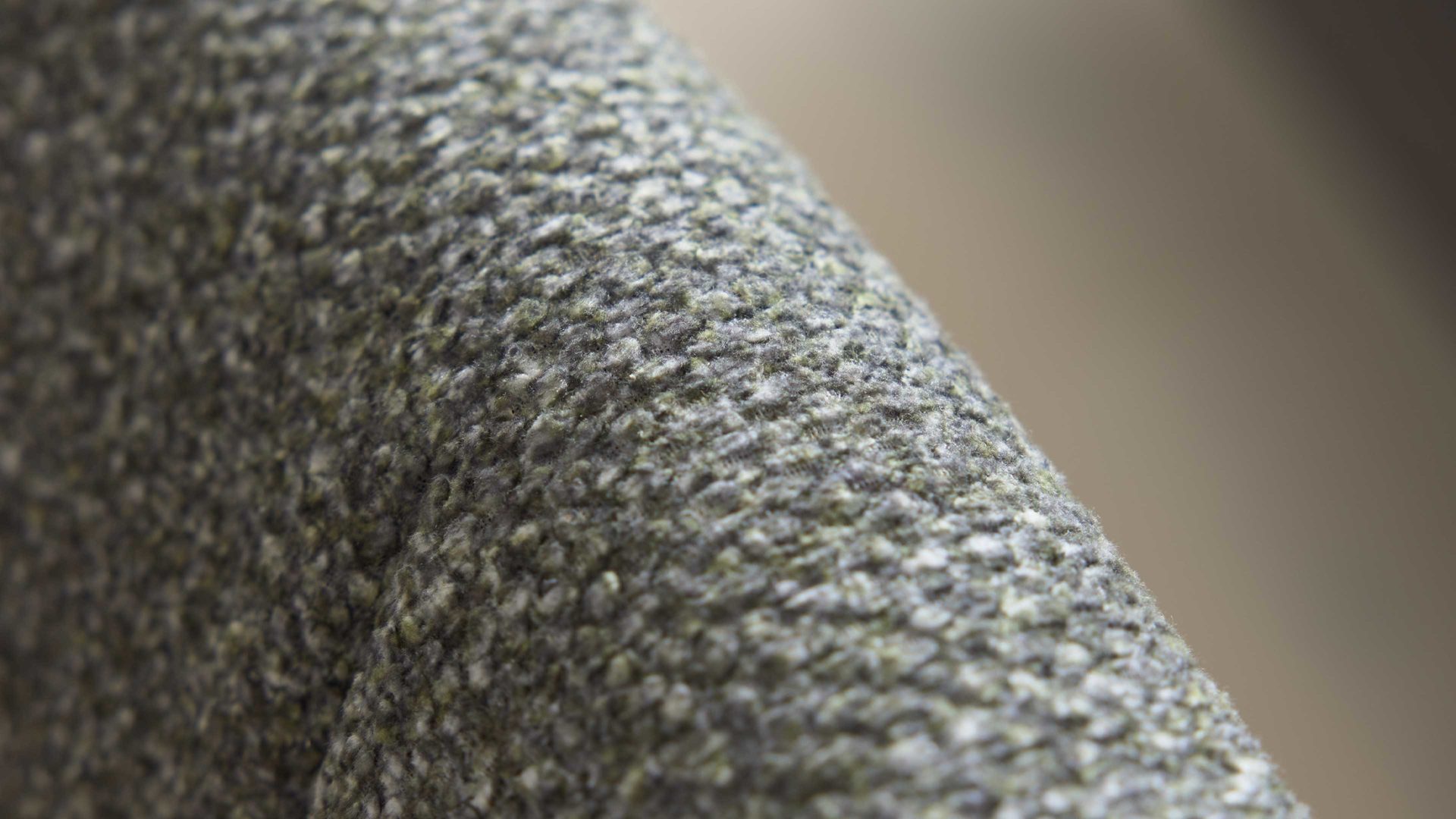 Schwingstuhl Interliving aus Stoff in Grün Interliving Esszimmer Serie 5119 - Schwingstuhl olivfarbener Bezug Havanna & anthrazitfarbenes Metall