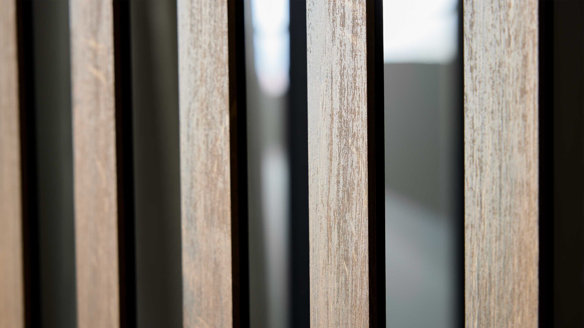 Kleiderschrank Interliving aus Holz in Schwarz Interliving Kleiderschrank Serie 1208 - Schwebetürenschrank Schwarzglas & Atlantic Eiche - zwei Türen, Breite ca. 298 cm