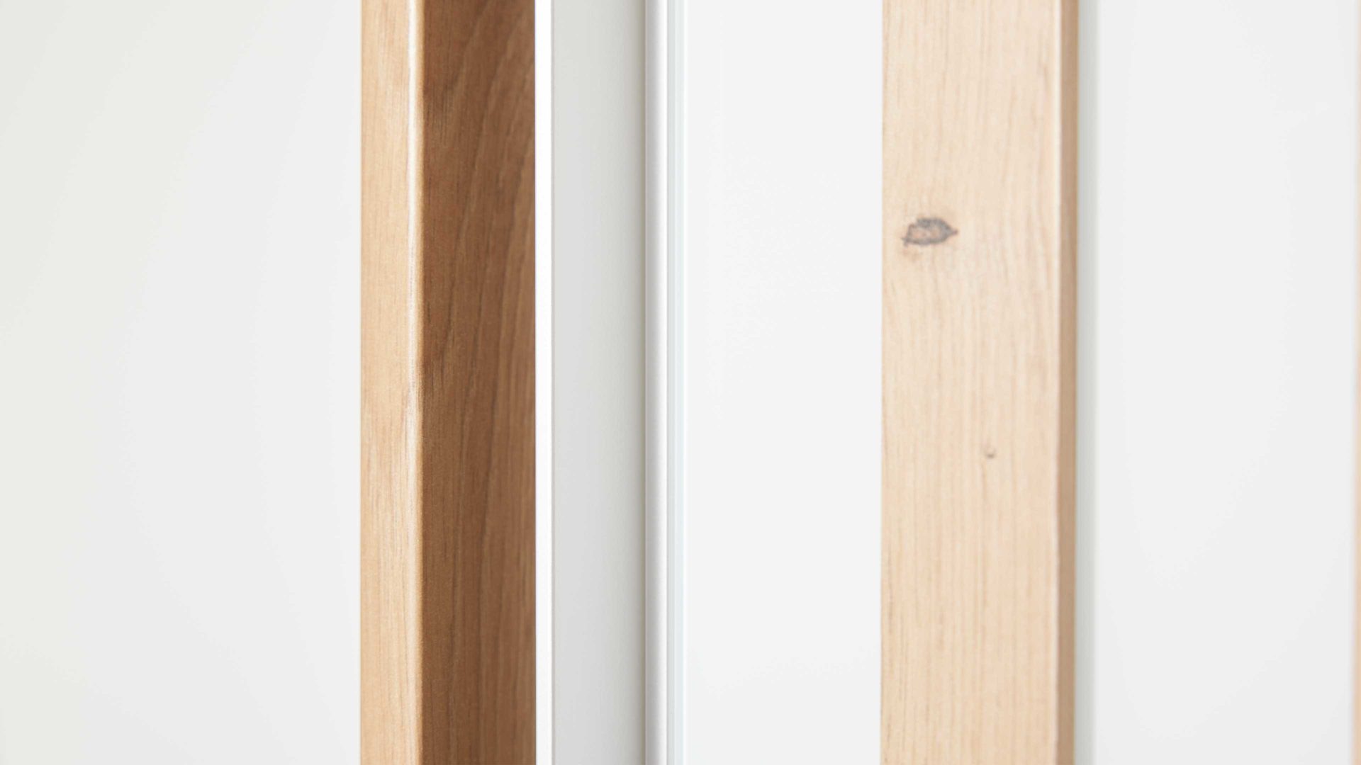 Kleiderschrank Interliving aus Holz in Weiß Interliving Kleiderschrank Serie 1208 - Schwebetürenschrank alpinweißes Glas & Artisan Eiche - zwei Türen, Breite ca. 298 cm