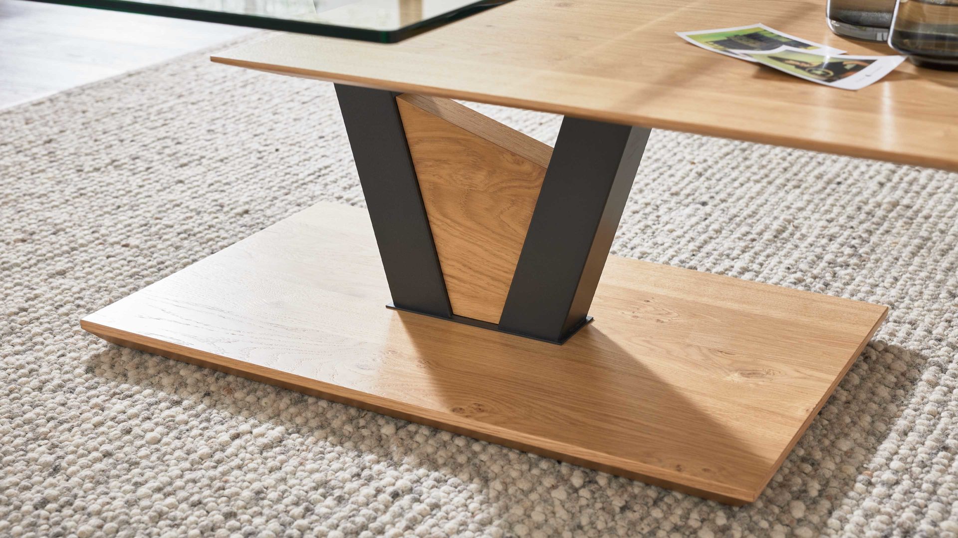 Couchtisch Interliving aus Holz in Holzfarben Interliving Couchtisch Serie 6224 - Couchtisch Klarglas & Wildeiche - ca. 118 x 65 cm