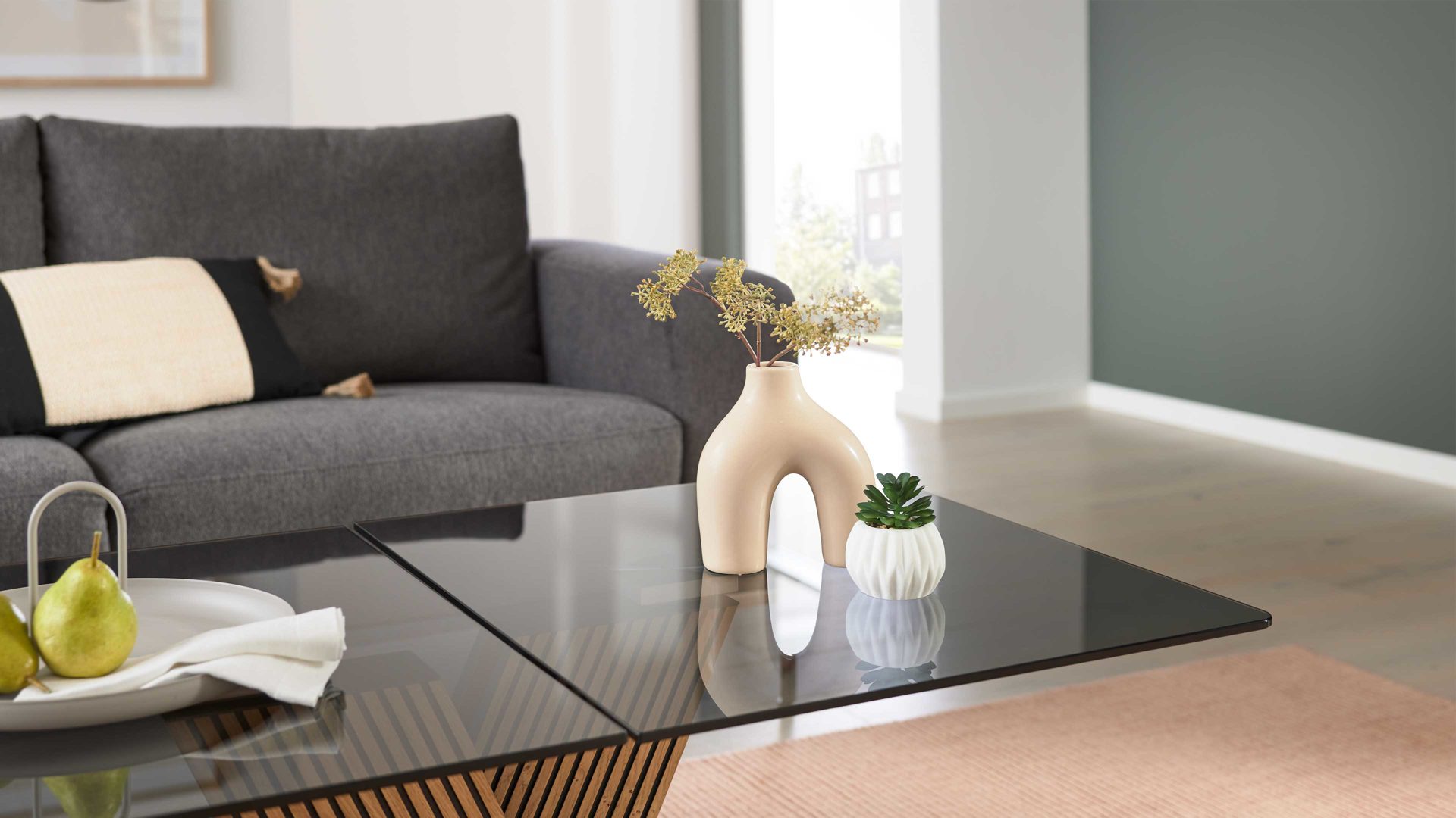 Couchtisch Interliving aus Glas in Dunkelgrau Interliving Couchtisch Serie 6226 - Couchtisch graues Parsolglas & Wildeiche - ca. 110 x 65 cm