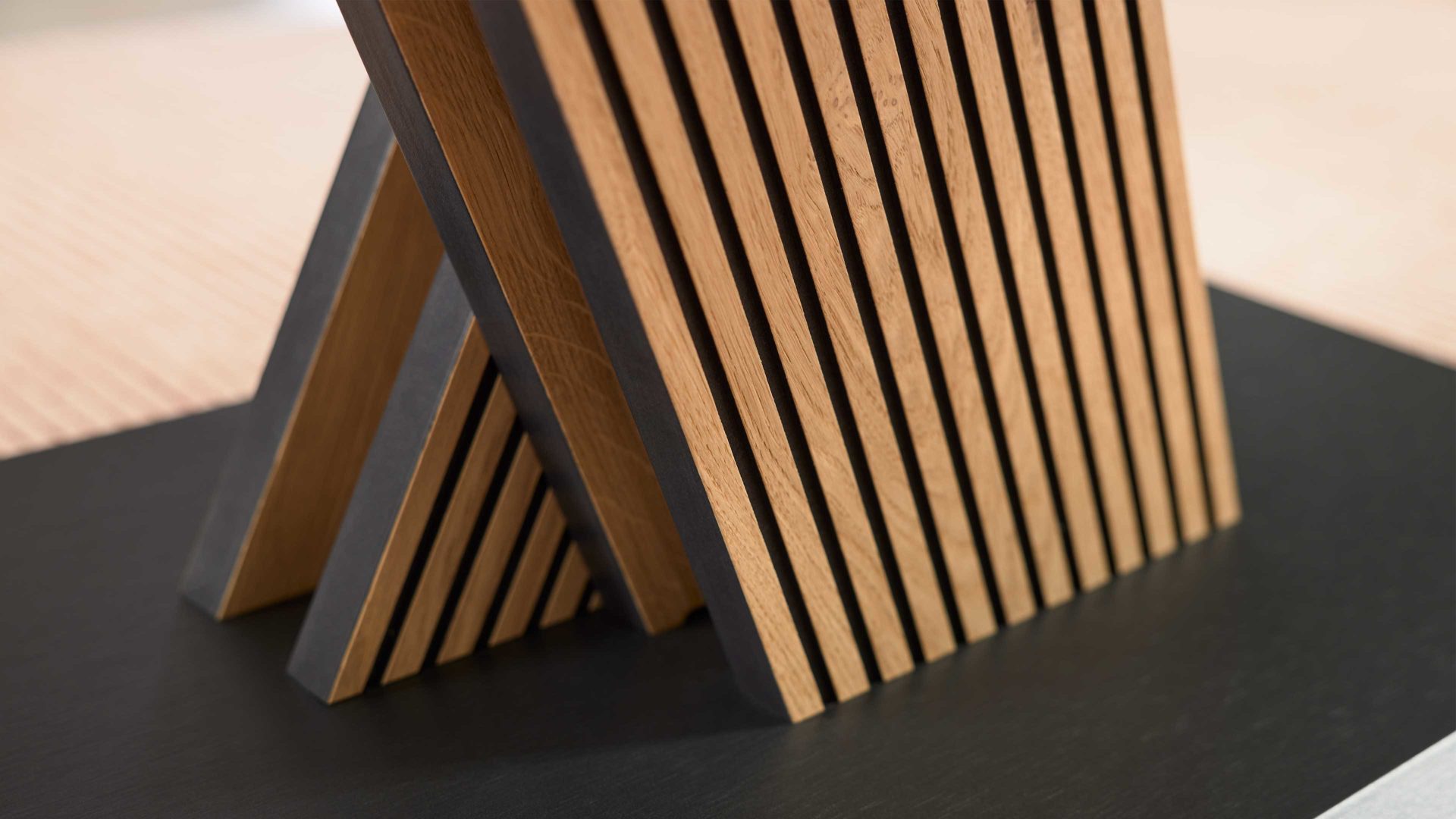 Couchtisch Interliving aus Glas in Dunkelgrau Interliving Couchtisch Serie 6226 - Couchtisch graues Parsolglas & Wildeiche - ca. 110 x 65 cm