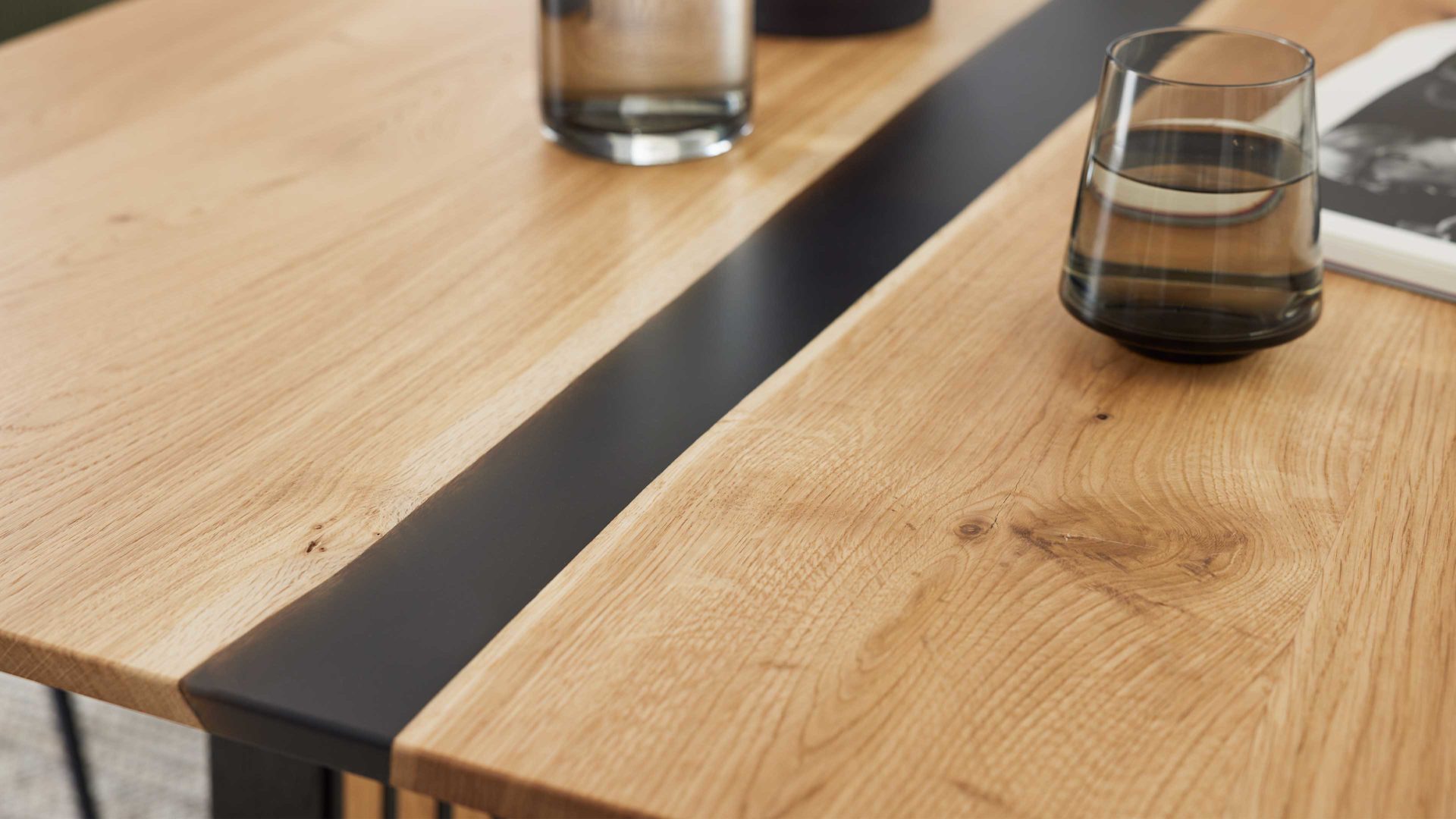 Esstisch Interliving aus Holz in Holzfarben Interliving Esszimmer Serie 5605 – Esstisch 7823 Charakter-Eiche & Schwarz - ca. 180 x 100 cm