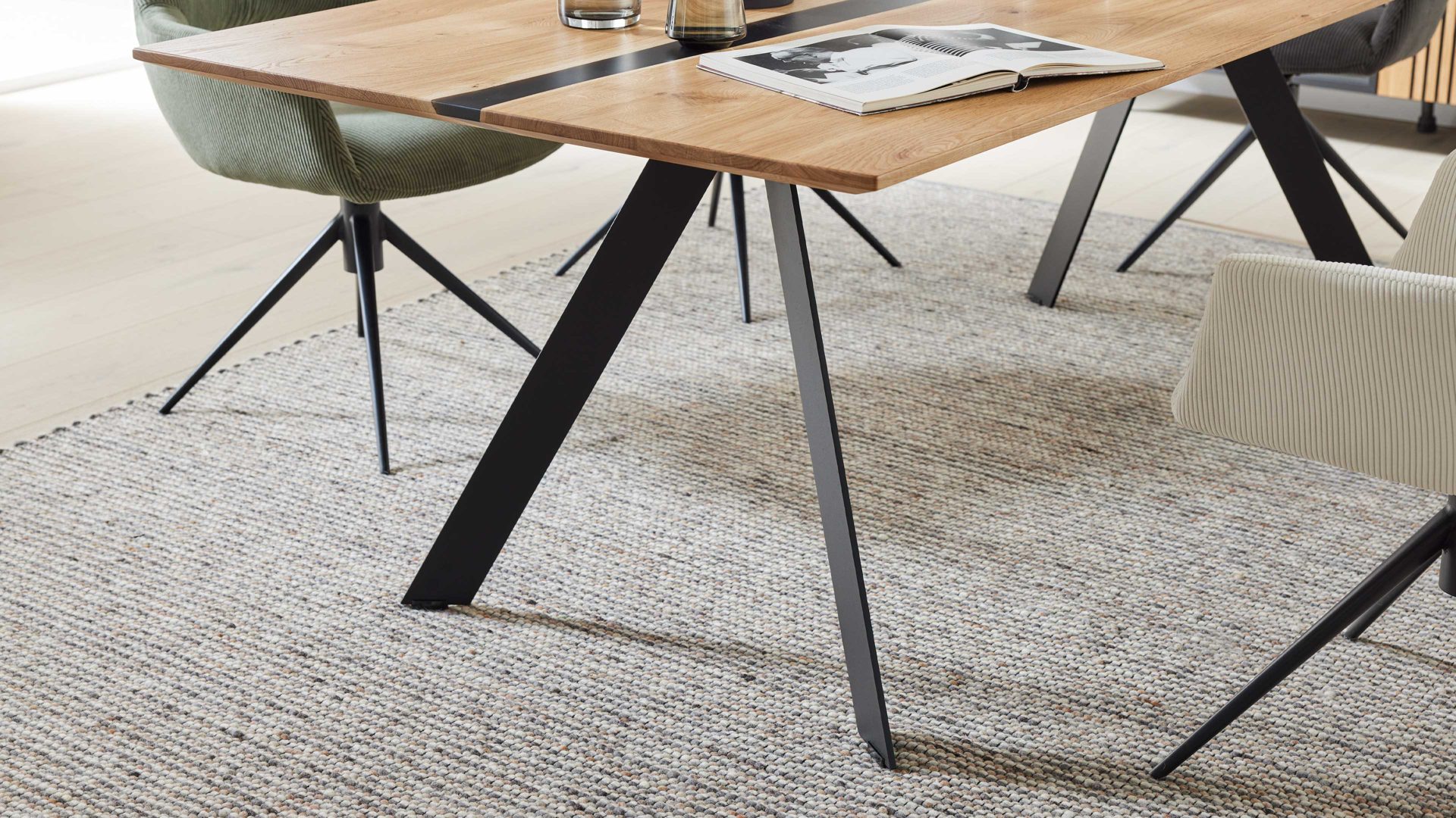 Esstisch Interliving aus Holz in Holzfarben Interliving Esszimmer Serie 5605 – Esstisch 7873 Charakter-Eiche & schwarzes Eisen - ca. 180 x 100 cm