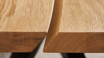 Esstisch Interliving aus Holz in Schwarz Interliving Esszimmer Serie 5118 – Esstisch 7913 Charakter-Eiche & mattschwarzes Eisen - ca. 180 x 100 cm