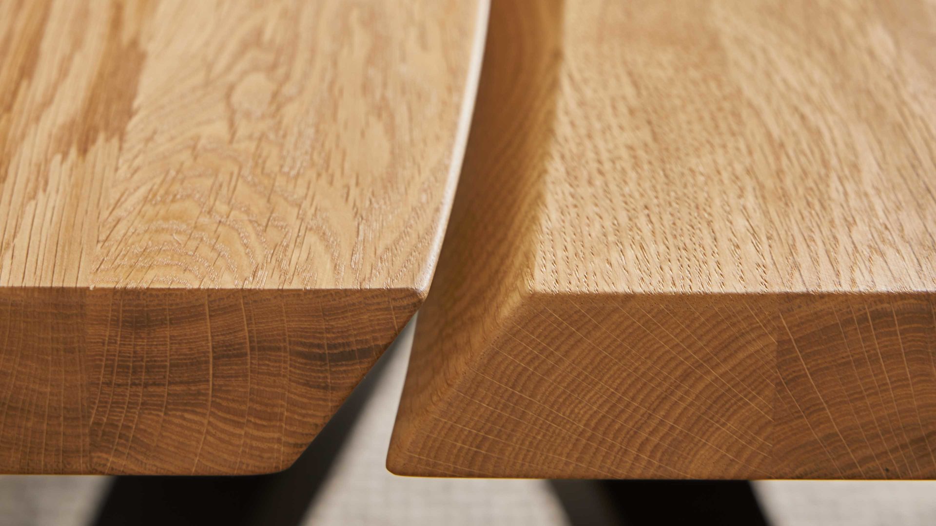 Esstisch Interliving aus Holz in Schwarz Interliving Esszimmer Serie 5118 – Esstisch 7913 Charakter-Eiche & mattschwarzes Eisen - ca. 180 x 100 cm