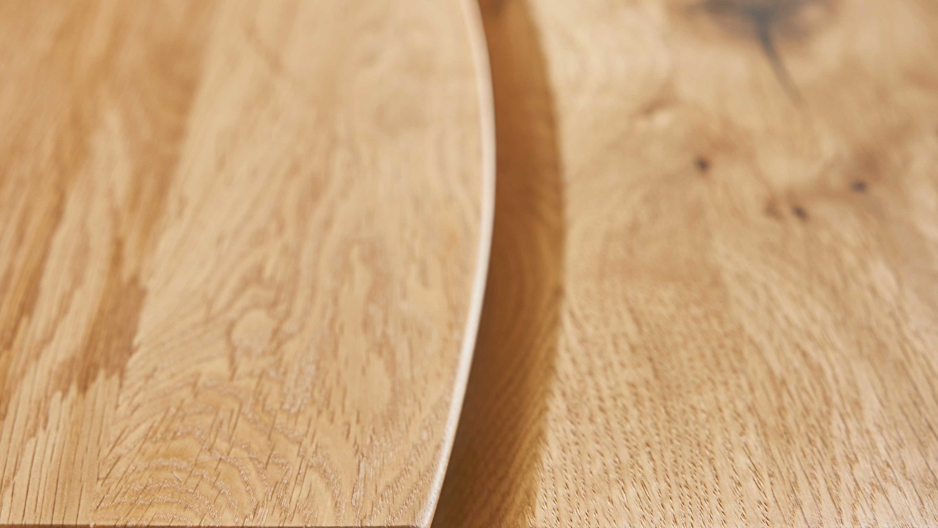 Esstisch Interliving aus Holz in Schwarz Interliving Esszimmer Serie 5118 – Esstisch 7913 Charakter-Eiche & mattschwarzes Eisen - ca. 180 x 100 cm