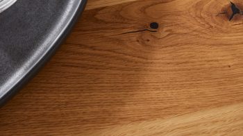 Esstisch Interliving aus Holz in Schwarz Interliving Esszimmer Serie 5118 – Esstisch 7913 Charakter-Eiche & mattschwarzes Eisen - ca. 180 x 100 cm