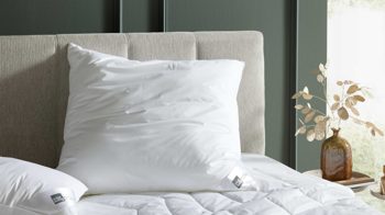 Kopfkissen Interliving aus Stoff in Weiß Interliving Kopfkissen Serie 9201 - Faserkissen glatter Baumwoll-Batist, ca. 1.100 g - ca. 80 x 80 cm