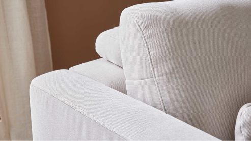 Ecksofa Interliving aus Stoff in Weiß Interliving Sofa Serie 4450 - Ecksofa ecrufarbener Webstoff LongLife Easy & schwarze Metallfüße - Stellfläche ca. 300 x 257 cm