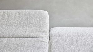 Ecksofa Interliving aus Stoff in Weiß Interliving Sofa Serie 4065 – Ecksofa ecrufarbener Webstoff Loft & schwarze Metallfüße – Stellfläche ca. 288 x 183 cm