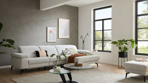 Ecksofa Interliving aus Stoff in Weiß Interliving Sofa Serie 4065 – Ecksofa ecrufarbener Webstoff Loft & schwarze Metallfüße – Stellfläche ca. 288 x 183 cm