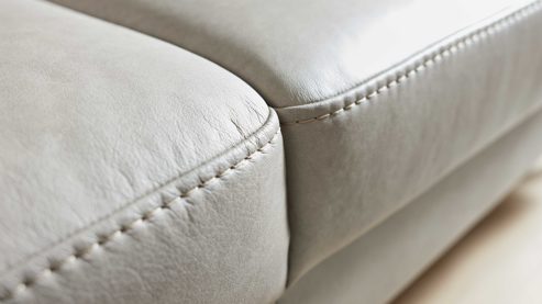 Dreisitzer Interliving aus Leder in Grau Interliving Sofa Serie 4065 – Dreisitzer 3KV kieselfarbenes Leder Cloudy gravel & schwarze Metallfüße – Länge ca. 238 cm