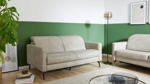 Dreisitzer Interliving aus Leder in Grau Interliving Sofa Serie 4065 – Dreisitzer 3KV kieselfarbenes Leder Cloudy gravel & schwarze Metallfüße – Länge ca. 238 cm