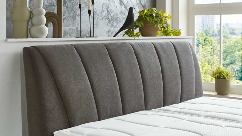 Boxspringbett comfortmaster besser sitzen, liegen, leben aus Stoff in Anthrazit Comfortmaster OC-PB23155 - Boxspringbett mit motorischen Lattenrahmen anthrazitfarbene Mikrofaser Billie – Liegefläche ca. 200 x 200 cm