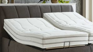 Boxspringbett comfortmaster besser sitzen, liegen, leben aus Stoff in Anthrazit Comfortmaster OC-PB23155 - Boxspringbett mit motorischen Lattenrahmen anthrazitfarbene Mikrofaser Billie – Liegefläche ca. 200 x 200 cm