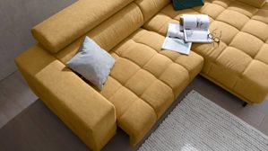 Ecksofa KAWOO aus Stoff in Gelb KAWOO Serie 7536 - Ecksofa mit Funktionen honiggelbe Chenille & schwarze Metallfüße - Stellfläche ca. 278 x 192 cm