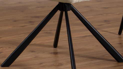 Vierfußstuhl Actona group aus Stoff in Beige Armlehnstuhl Glenda beiger Webstoff Basel 24 & schwarzes Metall