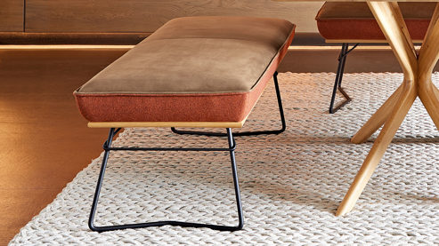 Polsterhocker Koinor aus Leder in Braun KOINOR Dining System - Hockerbank muskatfarbenes Leder India & cognacfarbener Loden 39 - Länge ca. 130 cm