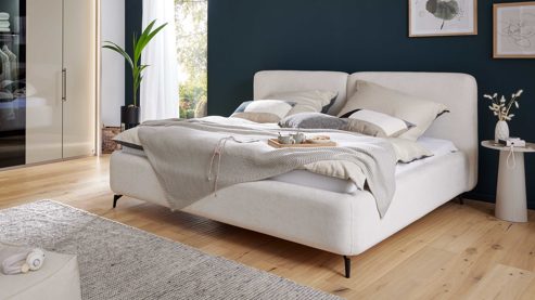 Bettgestell Interliving aus Stoff in Weiß Interliving Polsterbett Serie 1419 elfenbeinfarbener Stoffbezug Liberty – Liegefläche ca. 180 x 200 cm