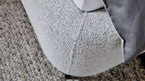 Bettgestell Interliving aus Stoff in Hellgrau Interliving Polsterbett Serie 1419 hellgrauer Stoffbezug Puente – Liegefläche ca. 180 x 200 cm