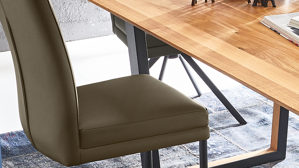 Schwingstuhl laVie aus Leder in Dunkelgrün laVie Schwingstuhl bzw. Freischwinger Color-Line olivgrünes Leder Napoli 985 & schwarzes Eisen