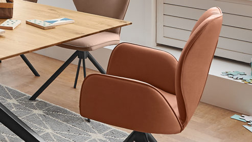 Vierfußstuhl Niehoff sitzmoebel aus Stoff in Orange NIEHOFF SITZMÖBEL Cloudy Armlehstuhl cognacfarbene Mikrofaser Gavin & schwarzes Metallgestell