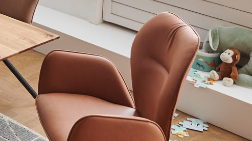 Vierfußstuhl Niehoff sitzmoebel aus Stoff in Orange NIEHOFF SITZMÖBEL Cloudy Armlehstuhl cognacfarbene Mikrofaser Gavin & schwarzes Metallgestell