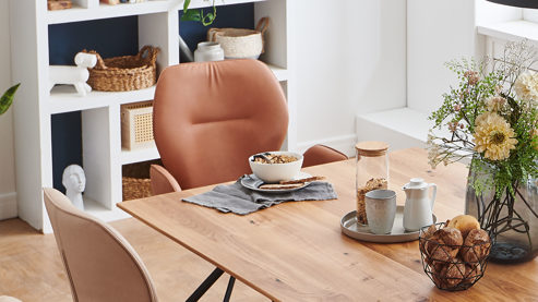 Vierfußstuhl Niehoff sitzmoebel aus Stoff in Orange NIEHOFF SITZMÖBEL Cloudy Armlehstuhl cognacfarbene Mikrofaser Gavin & schwarzes Metallgestell