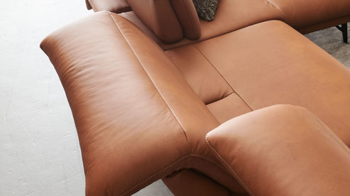 Ecksofa Himolla aus Leder in Braun himolla Polsterprogramm 1385-Promotion - Ecksofa nussfarbenes LongLife-Leder LG18 & anthrazitfarbene Metallfüße - Stellfläche ca. 304 x 175 cm