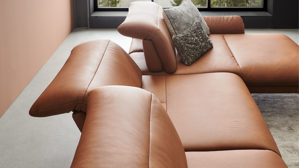 Ecksofa Himolla aus Leder in Braun himolla Polsterprogramm 1385-Promotion - Ecksofa nussfarbenes LongLife-Leder LG18 & anthrazitfarbene Metallfüße - Stellfläche ca. 304 x 175 cm