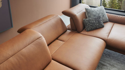 Ecksofa Himolla aus Leder in Braun himolla Polsterprogramm 1385-Promotion - Ecksofa nussfarbenes LongLife-Leder LG18 & anthrazitfarbene Metallfüße - Stellfläche ca. 304 x 175 cm