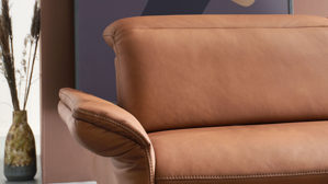 Ecksofa Himolla aus Leder in Braun himolla Polsterprogramm 1385-Promotion - Ecksofa nussfarbenes LongLife-Leder LG18 & anthrazitfarbene Metallfüße - Stellfläche ca. 304 x 175 cm