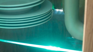 Vitrine Mca direkt aus Holz in Holzfarben Wohnprogramm Silias - Kombi-Highboard Wildeiche - zwei Schubladen, eine Glasrahmentür, drei Fächer, Höhe ca. 140 cm