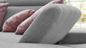 Ecksofa Interliving aus Stoff in Grau Interliving Sofa Serie 4251 – Funktions-Ecksofa platinfarbener Bezug Active Line Vaneo 07  & silberfarbene Metallfüße – Stellfläche ca. 300 x 225 cm