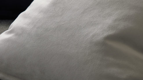 Kissenbezug /-hülle Interliving aus Stoff in Hellgrau Interliving Kissenhülle Serie 9120 silberfarbener Samt - ca. 45 x 45 cm