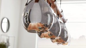 Pendelleuchte Interliving aus Glas in Grau Interliving Leuchten Serie 9332 - Hängeleuchte Rauchglas & Mattschwarz – Länge ca. 100 cm