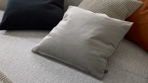 Kissenbezug /-hülle Interliving aus Stoff in Hellgrau Interliving Kissenhülle Serie 9120 silberfarbener Samt - ca. 45 x 45 cm