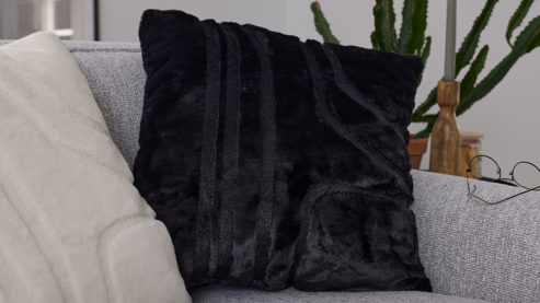 Kissenbezug /-hülle Interliving aus Stoff in Schwarz Interliving Kissen Serie 9125 - Kissenhülle schwarzes Kunstfell - ca. 50 x 50 cm