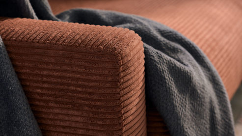 Zweisitzer Roomio® aus Stoff in Orange Roomio® No. 4103 - Zweisitzer rostfarbener Cord & Metallfüße 1116 MFSM - Länge ca.  194 cm