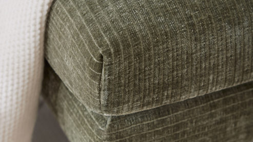 Ecksofa Roomio® aus Stoff in Grün Roomio® No. 4105 - Ecksofa schildkrötenfarbener Bezug Monty & schwarze Kufenfüße 256 MK - Stellfläche ca. 278 x 221 cm