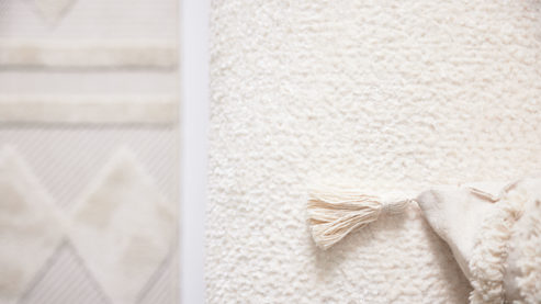 Polsterhocker Roomio® aus Stoff in Weiß Roomio® No. 4105 - XXL-Polsterhocker weißer Stoffbezug Shaun & Holzfüße 1118 HREG