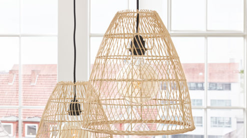 Pendelleuchte Roomio® aus Holz in Holzfarben Roomio® Hängeleuchte No. 9805 Rattan & schwarzes Metall - Durchmesser ca. 33 cm