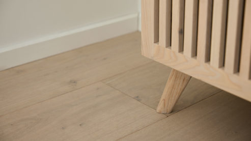 Lowboard Roomio® aus Holz in Holzfarben Roomio No. 2000 - Lowboard als Medienmöbel weiß gewaschene Esche - zwei Türen, Länge ca. 135 cm