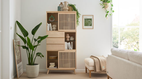 Vitrine Roomio® aus Holz in Holzfarben Roomio No. 2000 - Vitrine mit viel Platz weiß gewaschene Esche - zwei Türen, drei Schubladen, Höhe ca. 180 cm