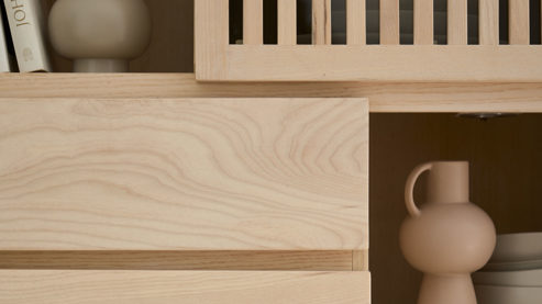 Vitrine Roomio® aus Holz in Holzfarben Roomio No. 2000 - Vitrine mit viel Platz weiß gewaschene Esche - zwei Türen, drei Schubladen, Höhe ca. 180 cm