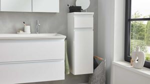 Hängeschrank Interliving aus Holz in Weiß Interliving Bad Serie 3702 - Highboard 7793 mit Ablageboden Edelweiß - eine Schublade, eine Tür, Breite ca. 30 cm