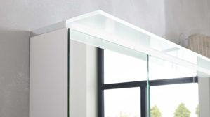 Aufbauleuchte Interliving aus Metall in Weiß Interliving Bad Serie 3702 - Flächenampe 7793 Mattweiß - Länge ca. 120 cm