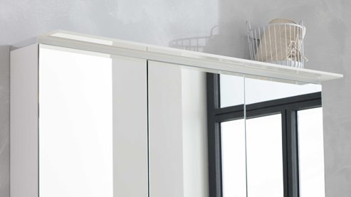 Aufbauleuchte Interliving aus Metall in Weiß Interliving Bad Serie 3702 - Flächenampe 7793 Mattweiß - Länge ca. 120 cm