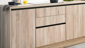 Einbauküche Pino aus Holz in Holzfarben pino Einbauküche inklusive Einbaugeräte Tanne Clay & Verde - zweizeilig